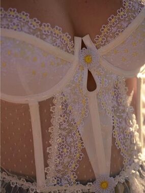 NWT (38C) For Love & Lemons 3D Daisy Bustier with garter straps